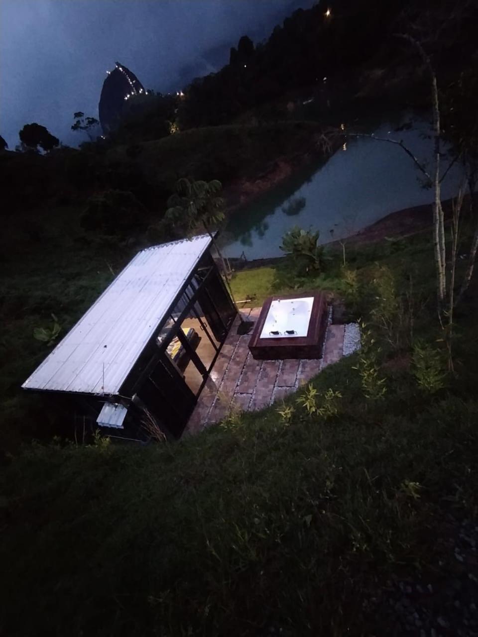 Cabana Privada Sin Prisa "Not Rush" Preciosa! Con Jacuzzi, Vista Y Acceso Directo Al Embalse, Vista A La Piedra , Deporte Acuatico Paddle Board And Breakfast Incluidos ! Imperdible Guatapé Eksteriør bilde