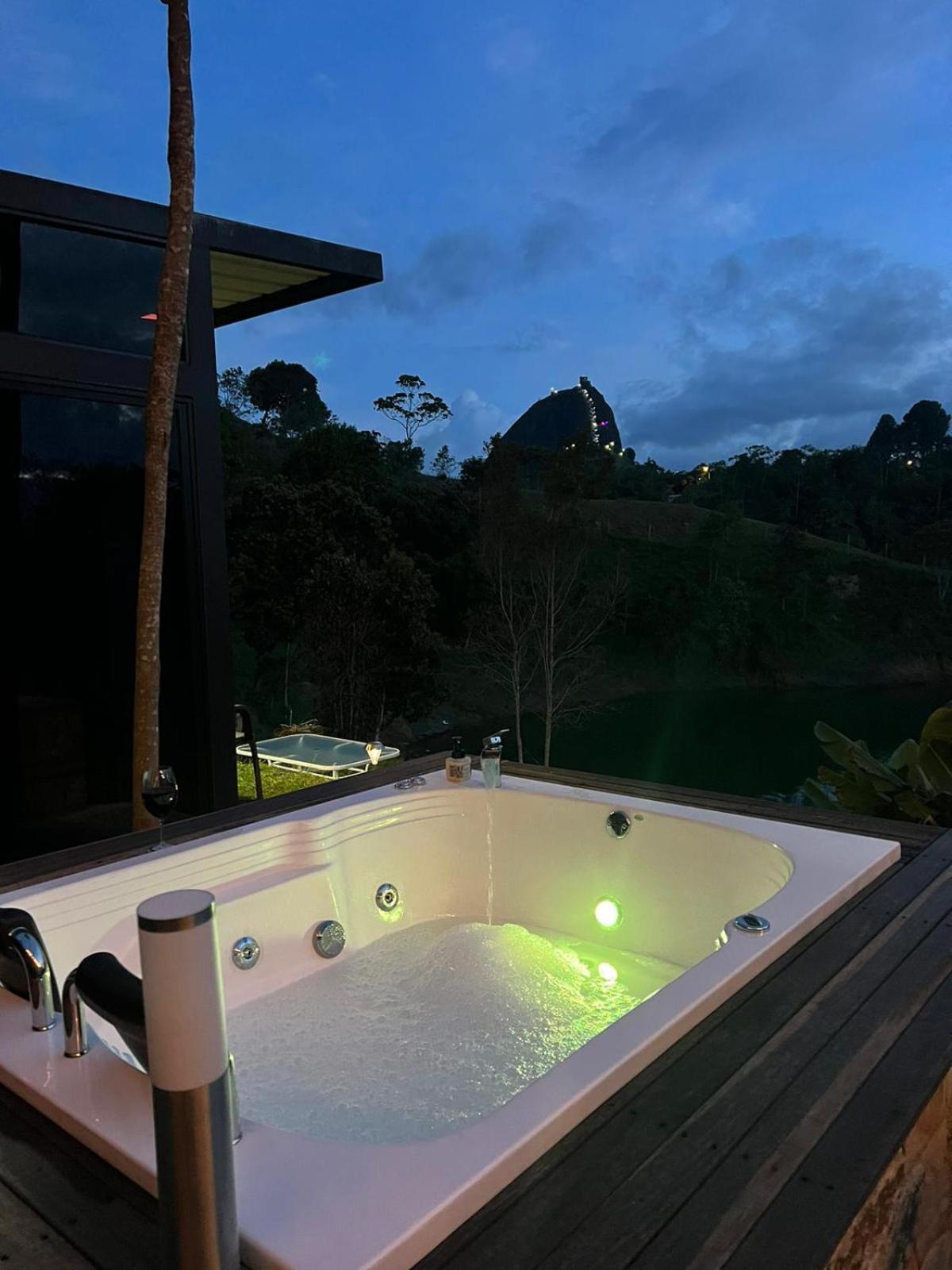 Cabana Privada Sin Prisa "Not Rush" Preciosa! Con Jacuzzi, Vista Y Acceso Directo Al Embalse, Vista A La Piedra , Deporte Acuatico Paddle Board And Breakfast Incluidos ! Imperdible Guatapé Eksteriør bilde
