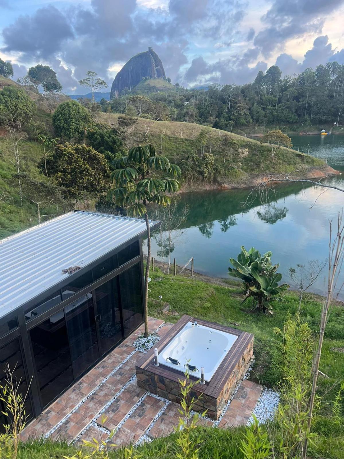 Cabana Privada Sin Prisa "Not Rush" Preciosa! Con Jacuzzi, Vista Y Acceso Directo Al Embalse, Vista A La Piedra , Deporte Acuatico Paddle Board And Breakfast Incluidos ! Imperdible Guatapé Eksteriør bilde