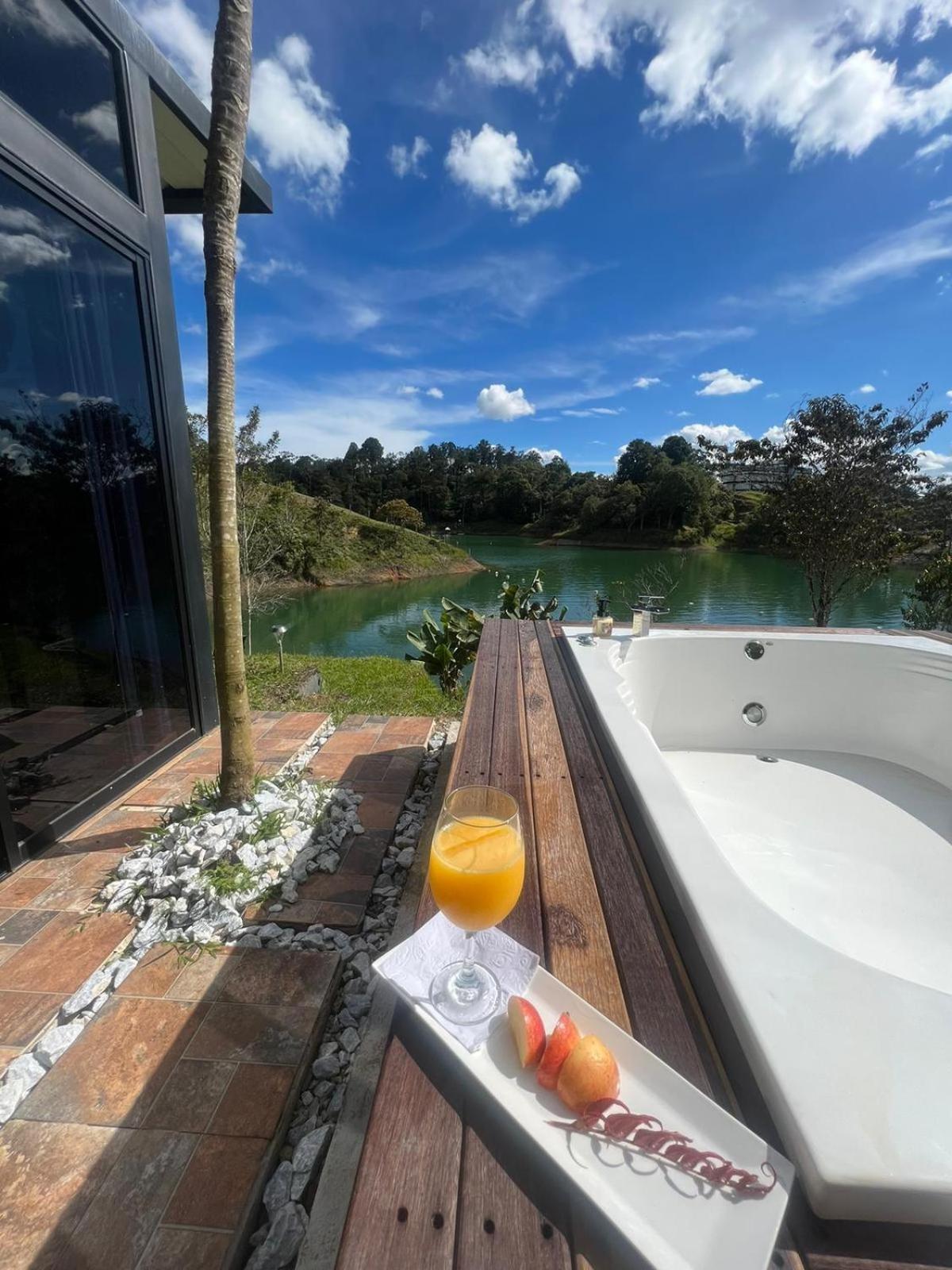 Cabana Privada Sin Prisa "Not Rush" Preciosa! Con Jacuzzi, Vista Y Acceso Directo Al Embalse, Vista A La Piedra , Deporte Acuatico Paddle Board And Breakfast Incluidos ! Imperdible Guatapé Eksteriør bilde